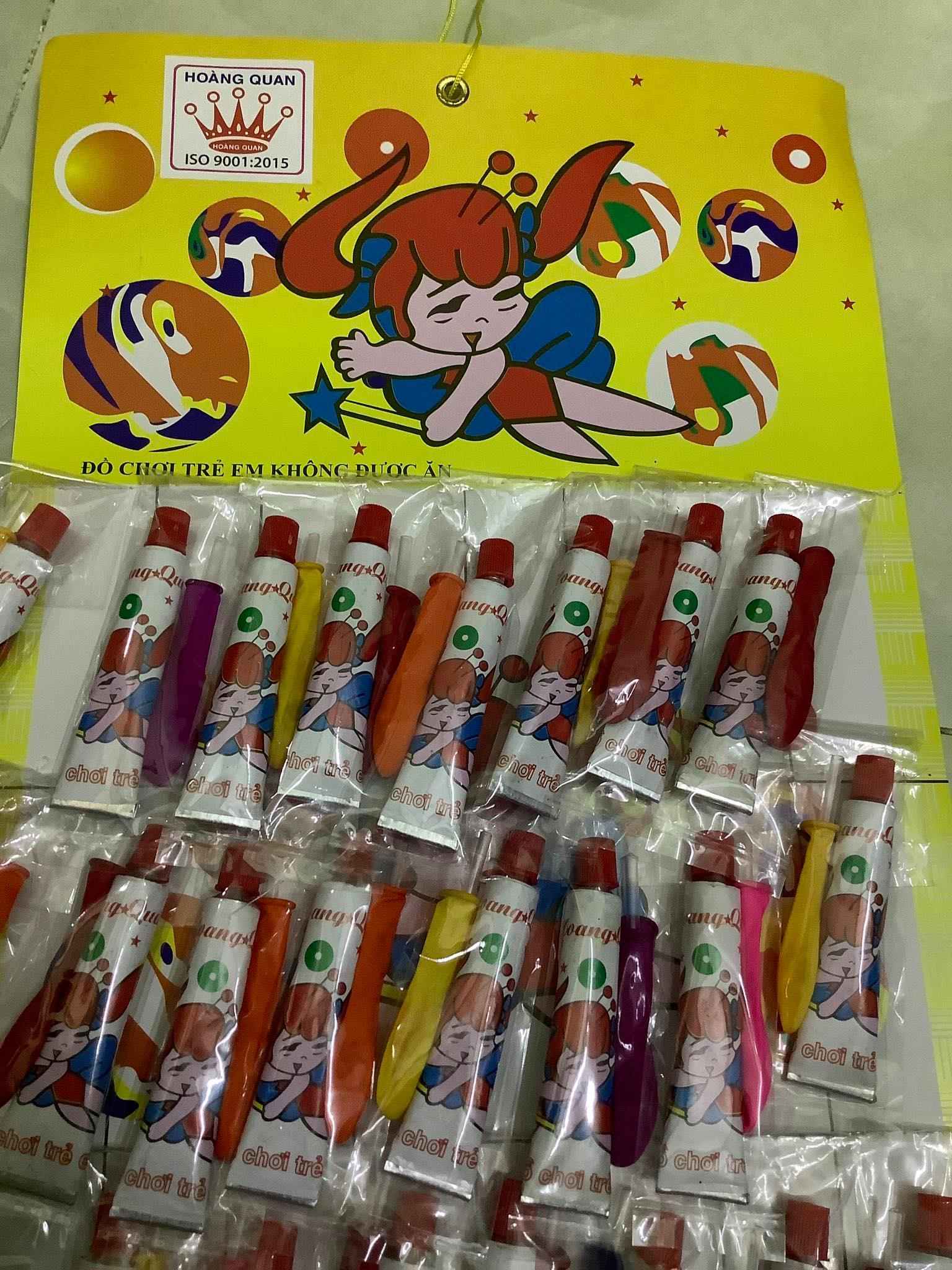 Vỉ đồ chơi keo thổi bong bóng 32 chai