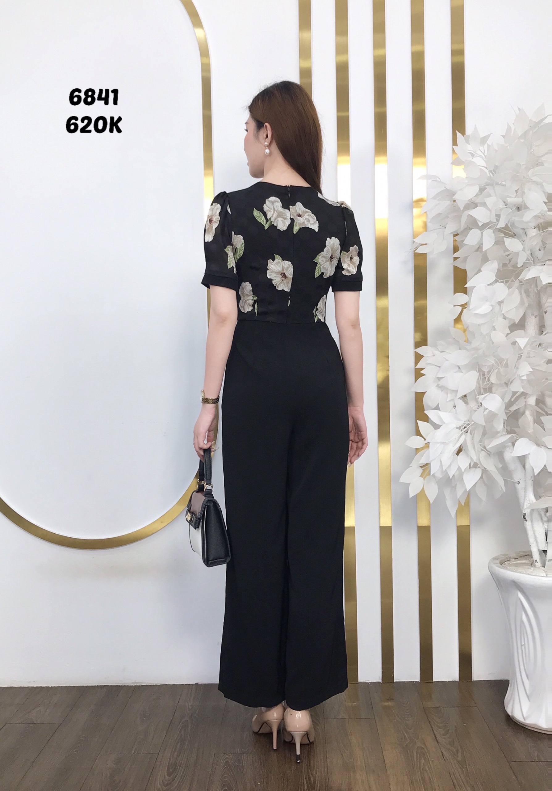 EMY EM6841 Jum Đen Phối Hoa Cổ Tròn