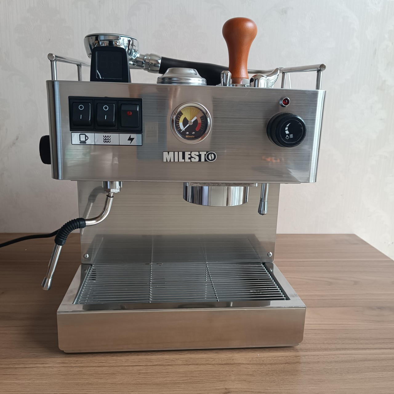 Máy pha cà phê Espresso MILESTO EM19