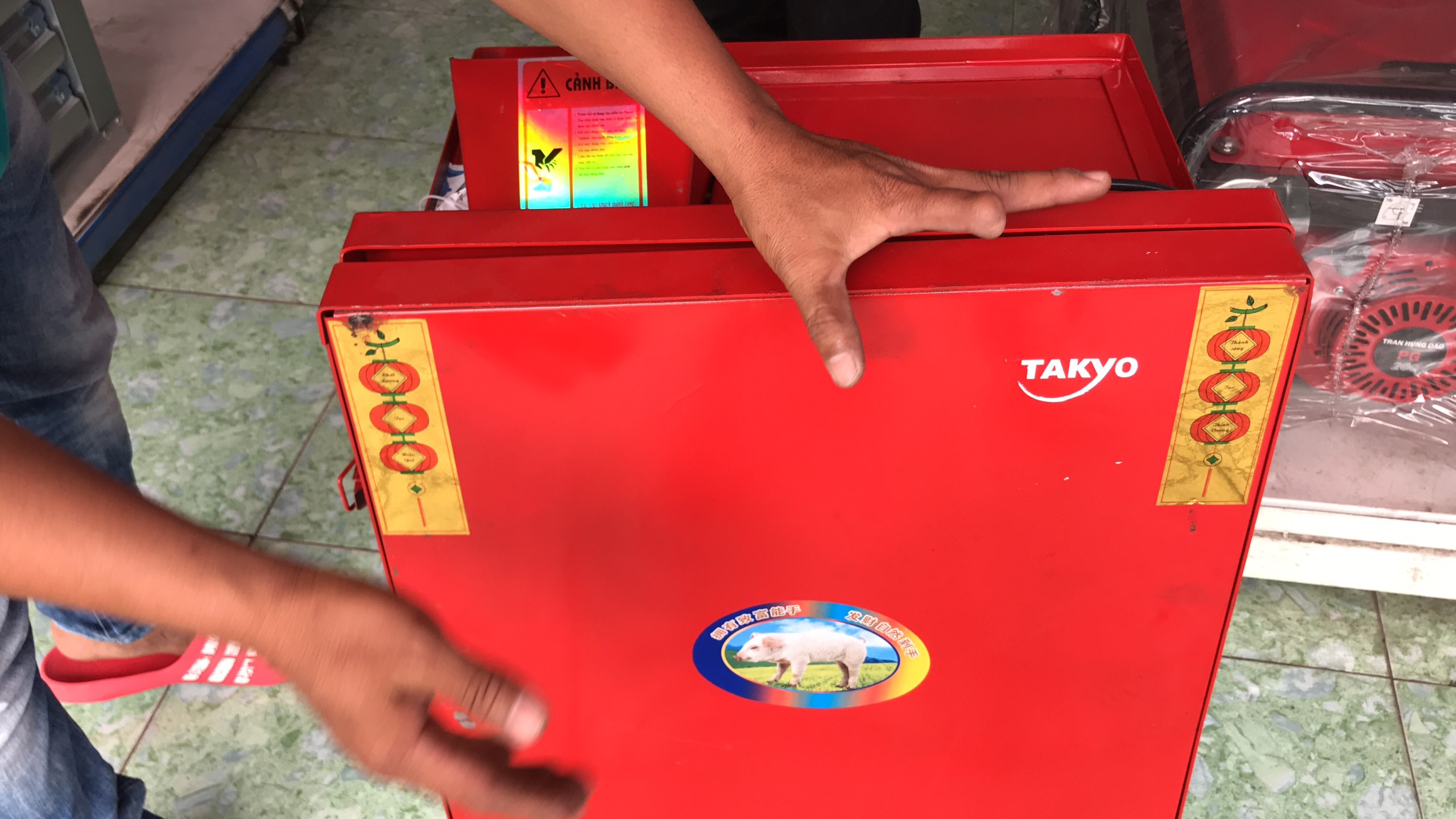 Máy băm cỏ TAKYO 1.1kw Máy băm cỏ vuông băm cây cỏ voi rau bèo công suất 1.1kw