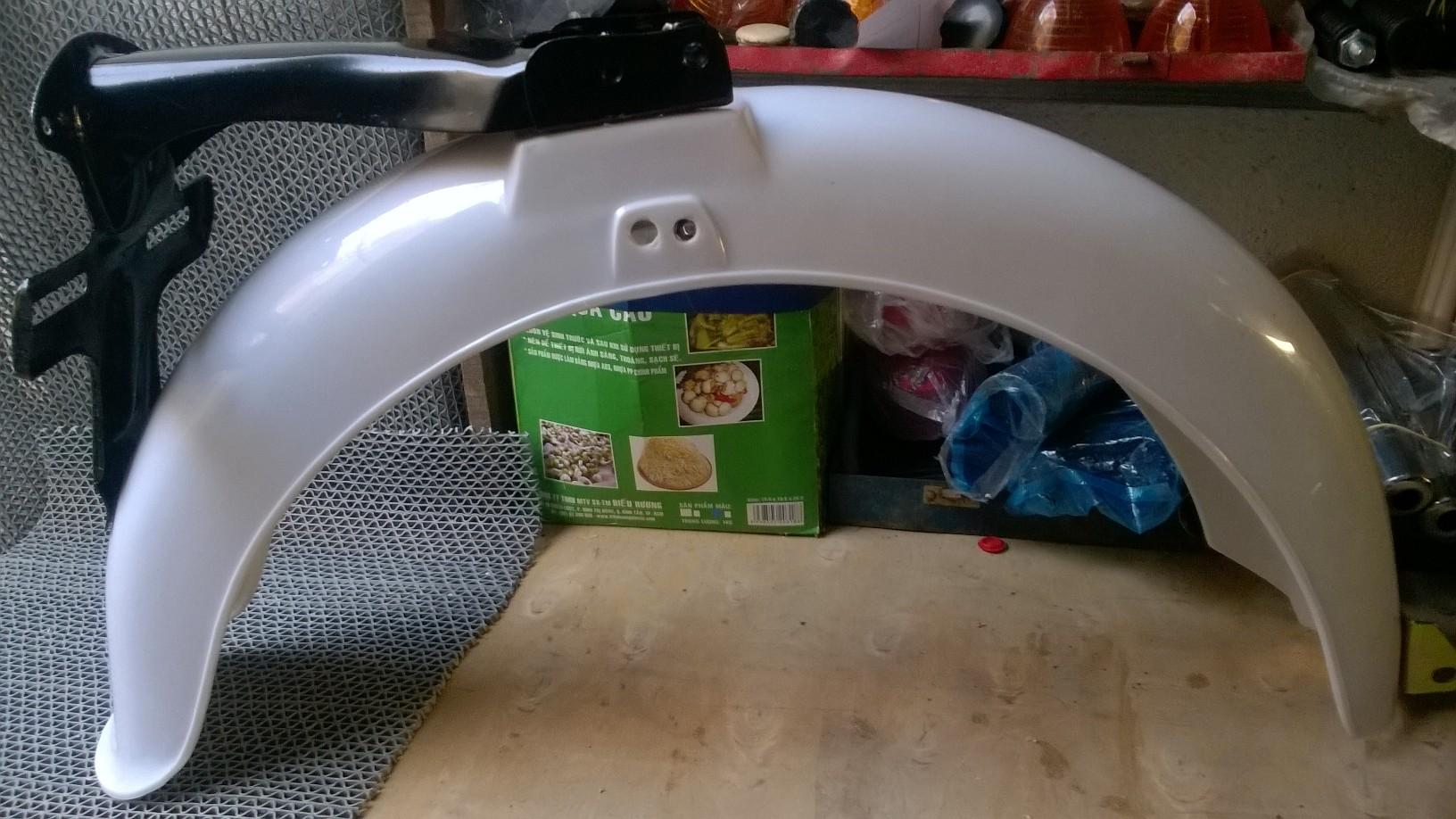 dè nhựa sau + cóc đèn honda 67