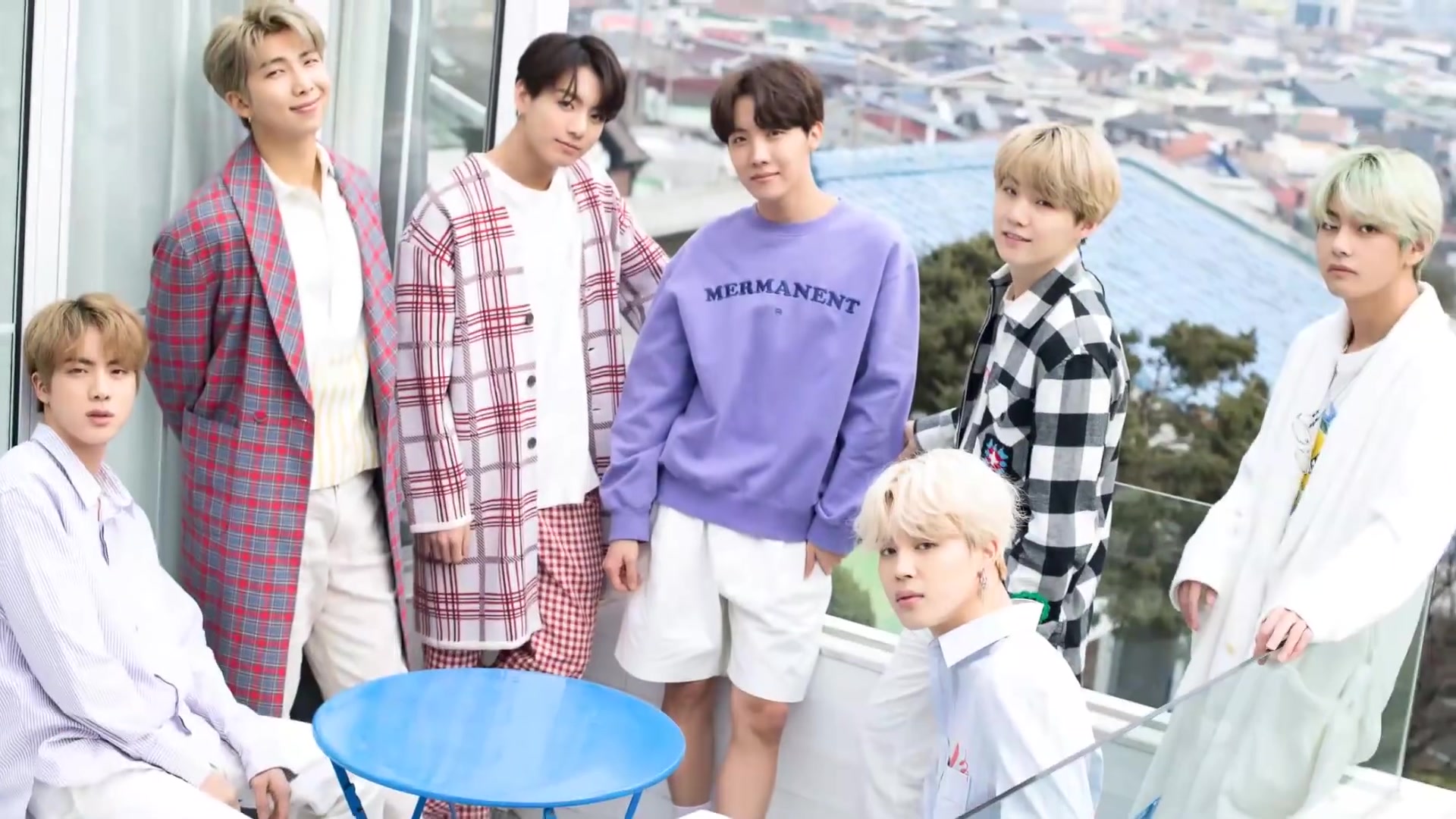 [HCM]Postcard BTS (hộp thiếc)