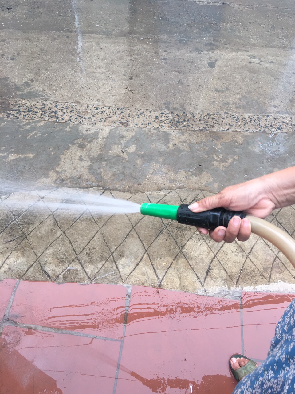 Vòi xịt rửa tăng áp dạng thẳng xit hoa cay canh, rửa vệ sinh SUWA