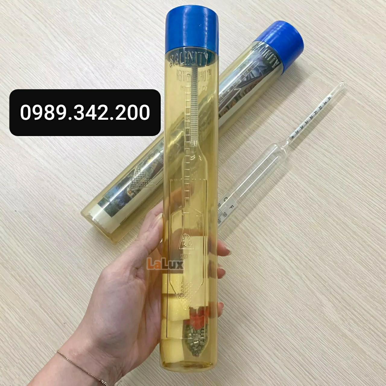 Cây đo độ mặn và nhiệt độ nước