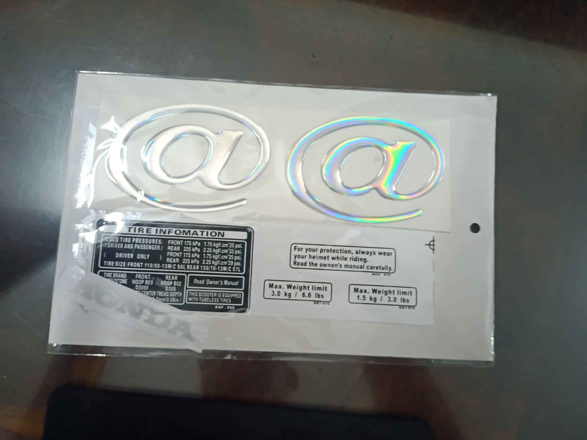 Bộ tem decal chữ nổi A còng