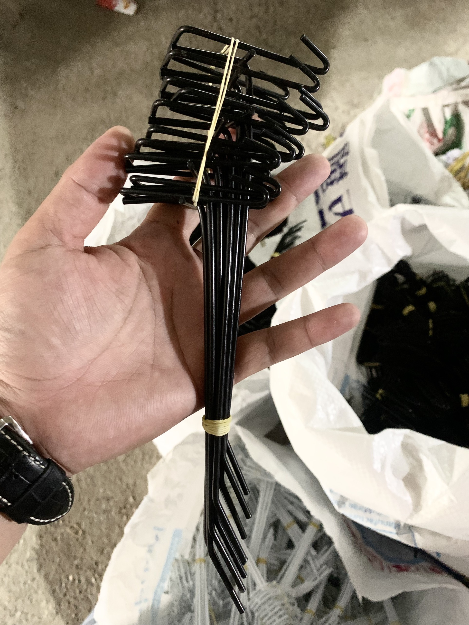 ( 50 Cái ) Móc treo đồ, tay cài lưới sơn tĩnh điện đủ cỡ