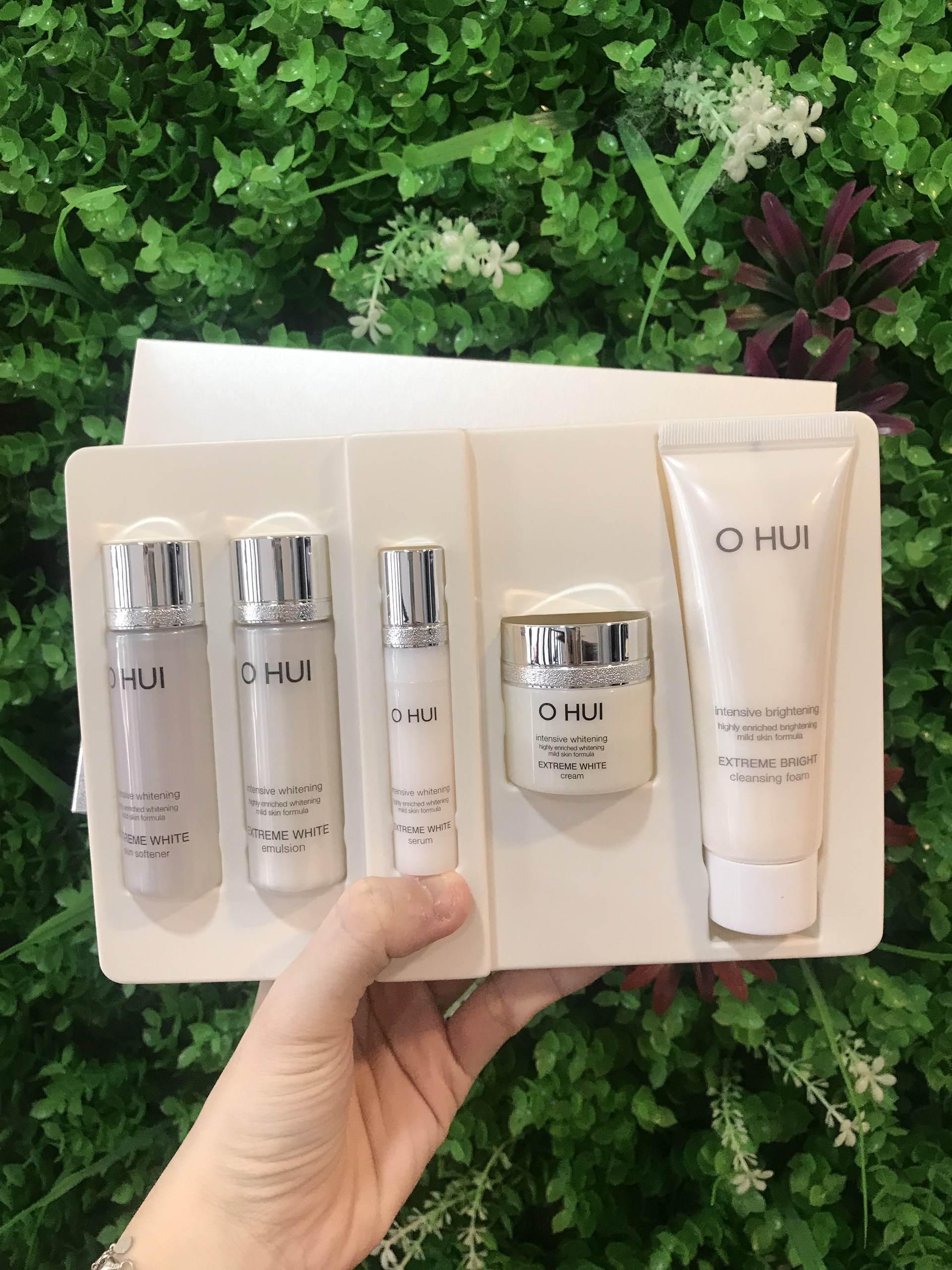 [HCM][Hàng chính hãng]  Bộ Dưỡng Trắng Da  Ohui Extreme White 5pcs GWP Set 90ml