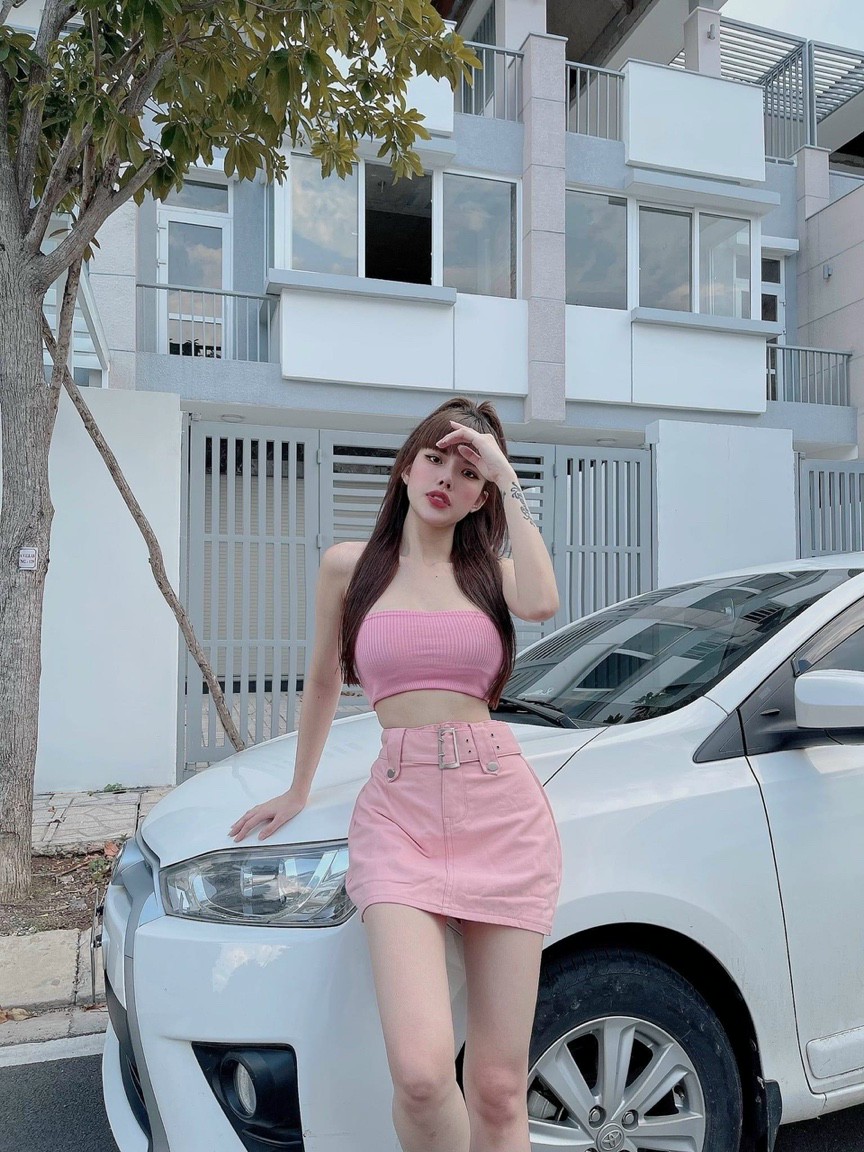 Chân Váy Phối Khuy Cá Tính