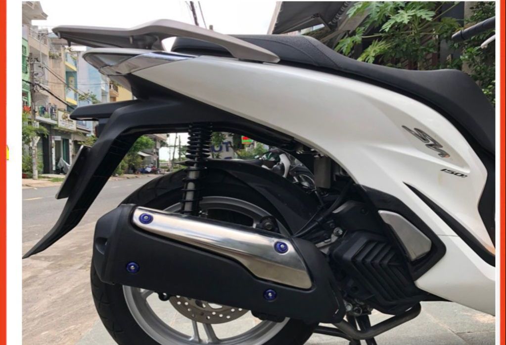 Ốp pô, che pô độ sh 300i cho sh 2017-2019 & sh 2020 sh300i hàng công ty