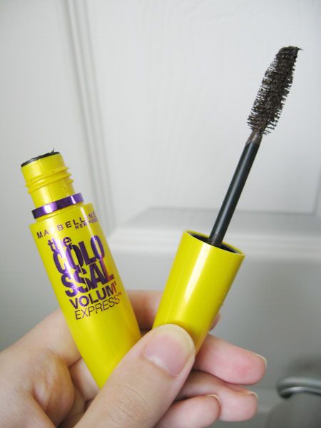 Chuốt mi Maybelline Colossal Volum Express 7x