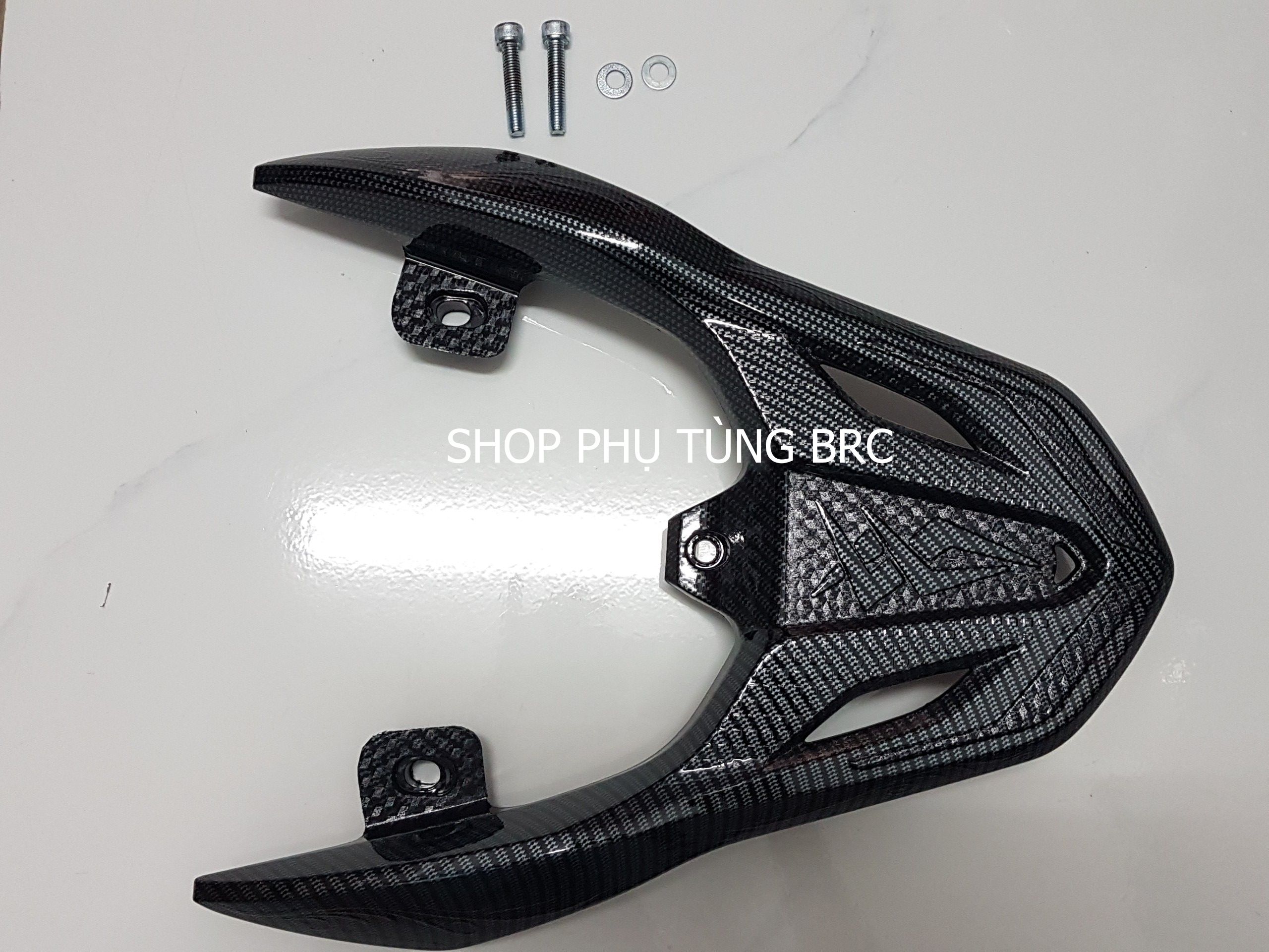 Ốp cảng sau phủ cacbon xe VISION 2021