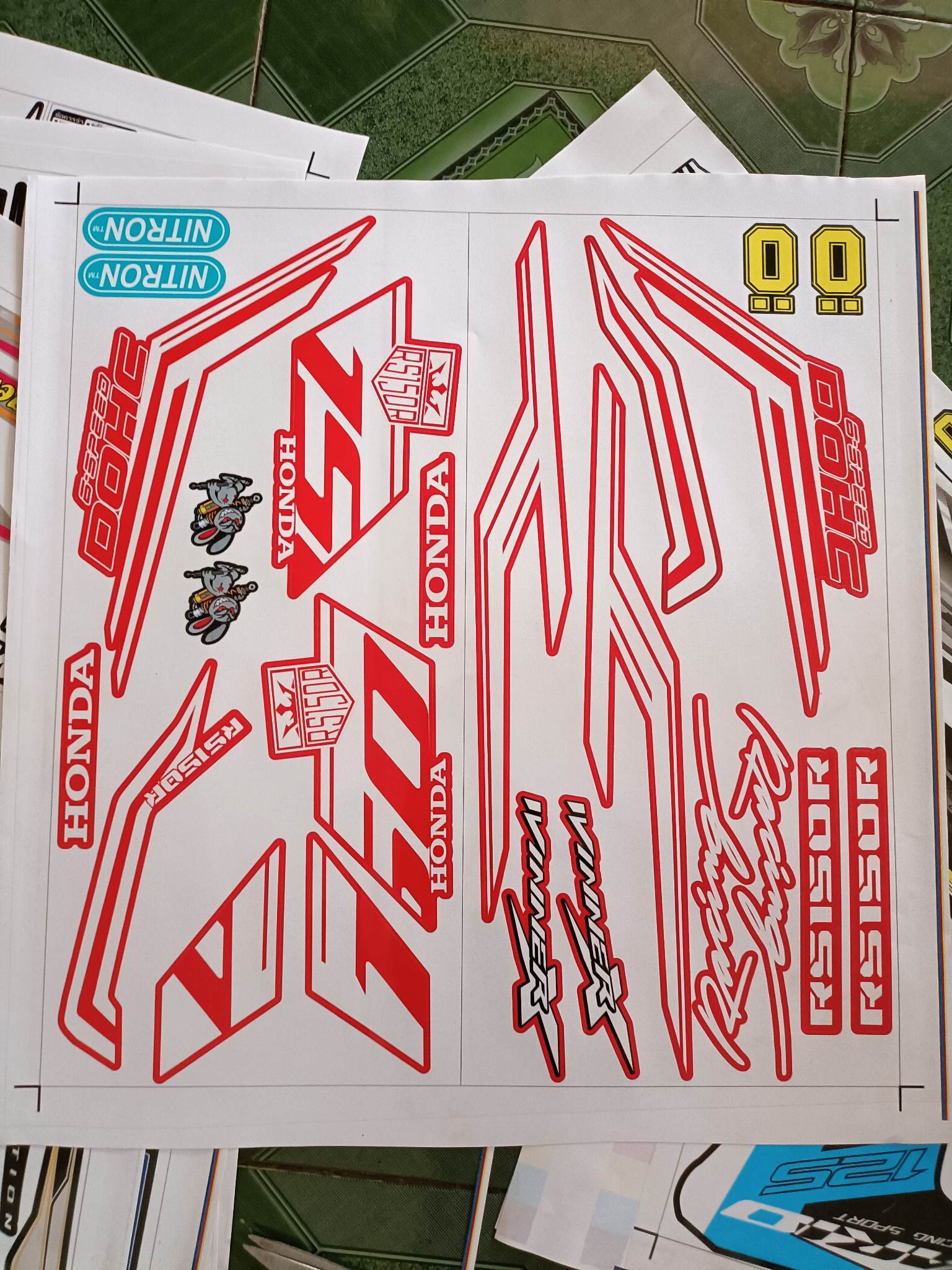 Tem rời winner X V3 chỉ trắng dán xe đỏ
