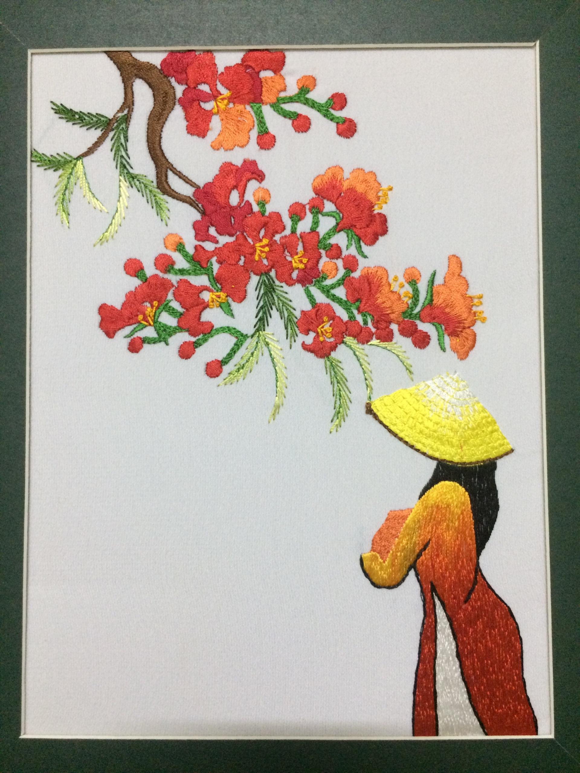 Tranh thêu tay Cô gái hoa phượng đỏ CGHP004