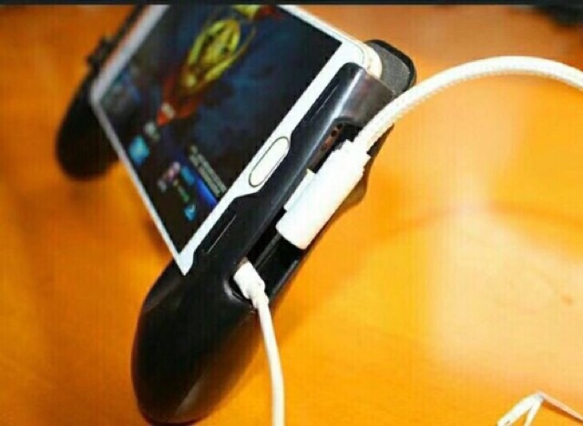 GAMEPAD KẸP ĐIỆN THOẠI CHƠI GAME KIÊM GIÁ ĐỠ