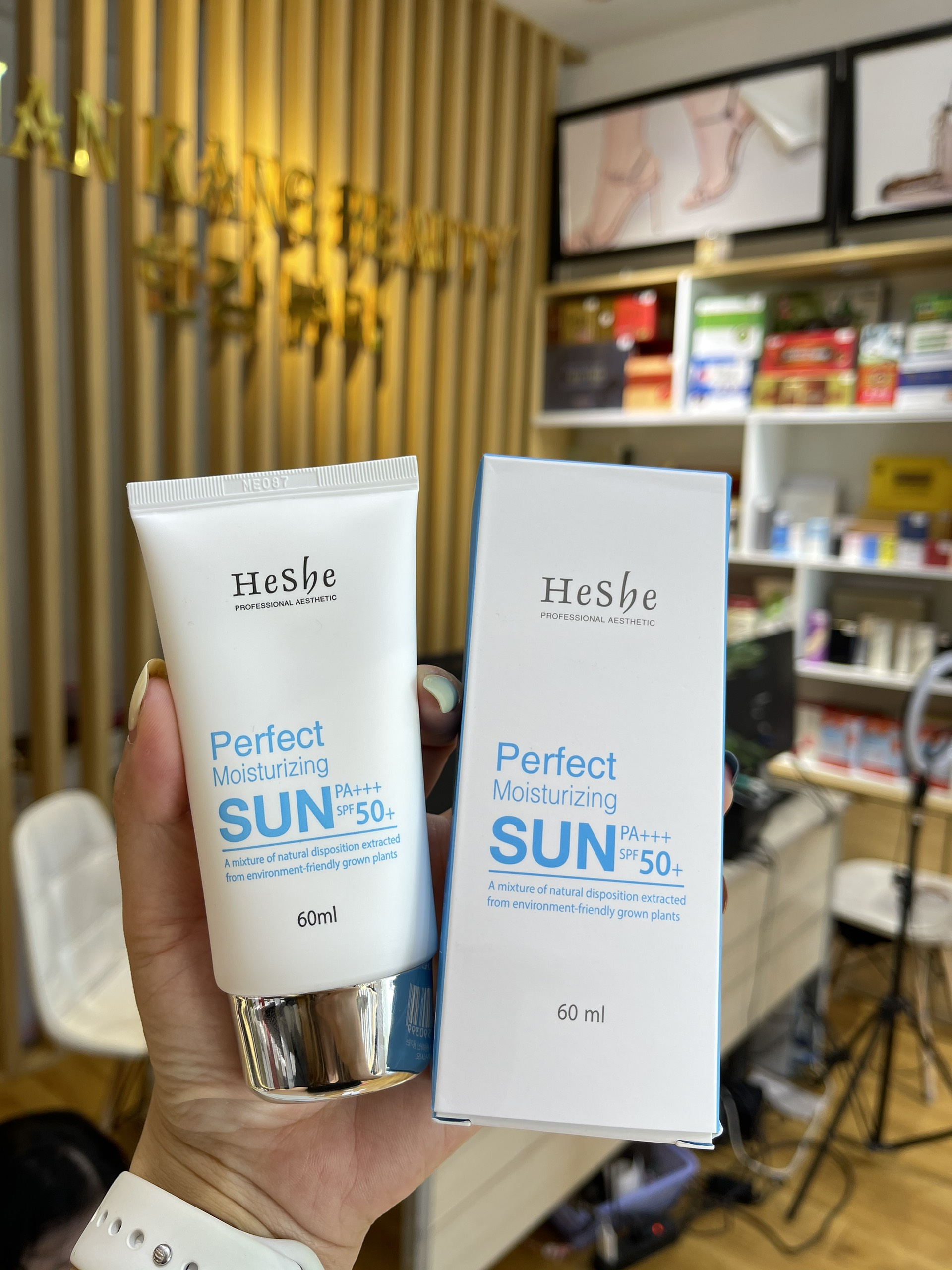 Kem chống nắng vật lý cho da treatment thấm nhanh Heshe Moisturizing Sun SPF 50++/PA+++