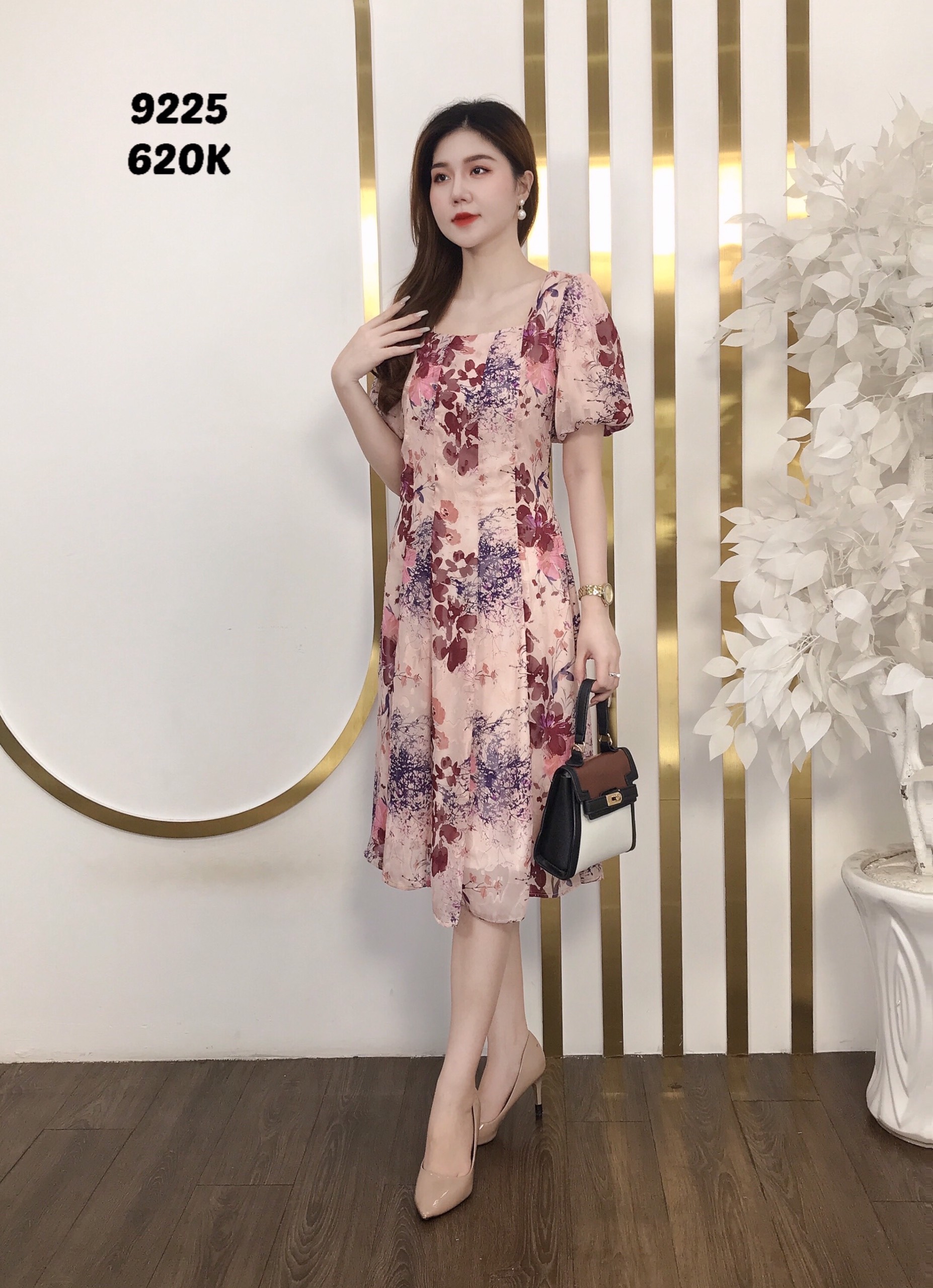 Đầm EMY EM9225 Xoè Hồng Phối Nơ Cổ