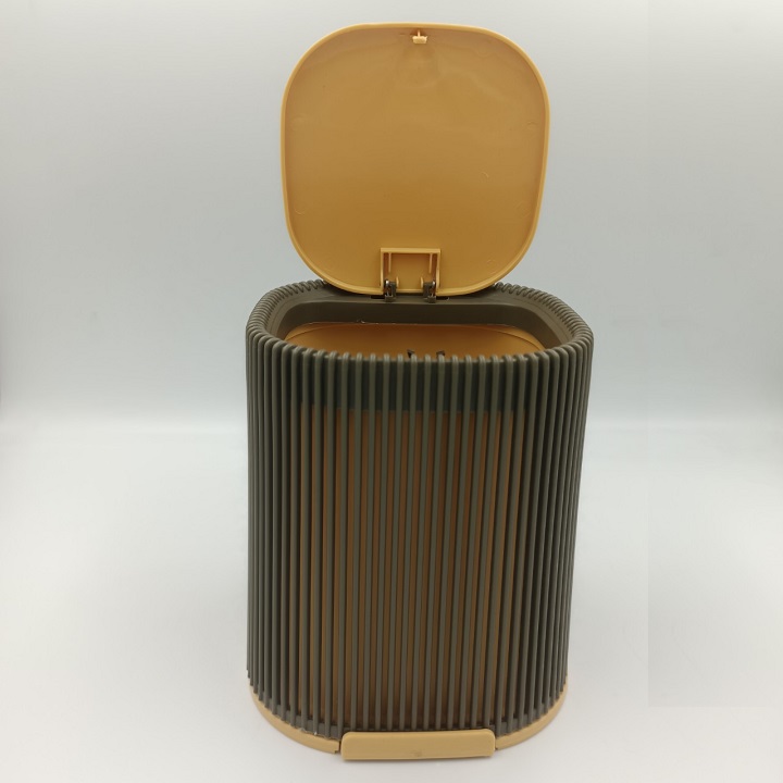 Beautiful and practical office desktop mini plastic trash can be used