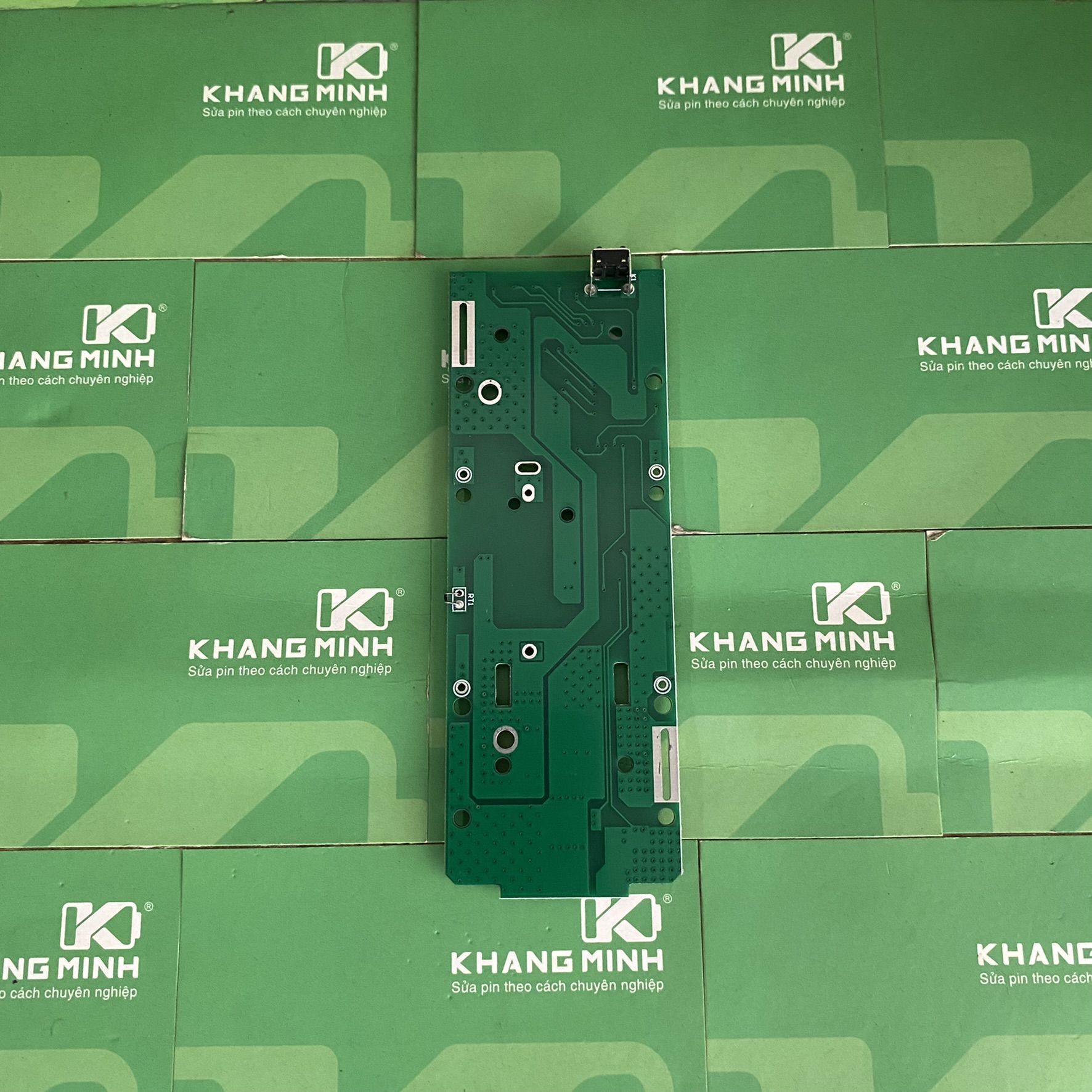 Mạch pin Ryobi 18V 5S lắp vỏ zin, có báo đèn và nhận sạc zin