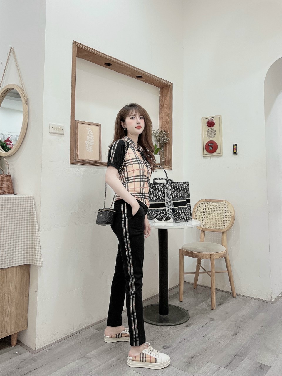 Đồ bộ thun thể thao nữ sọc caro phối nón cổ