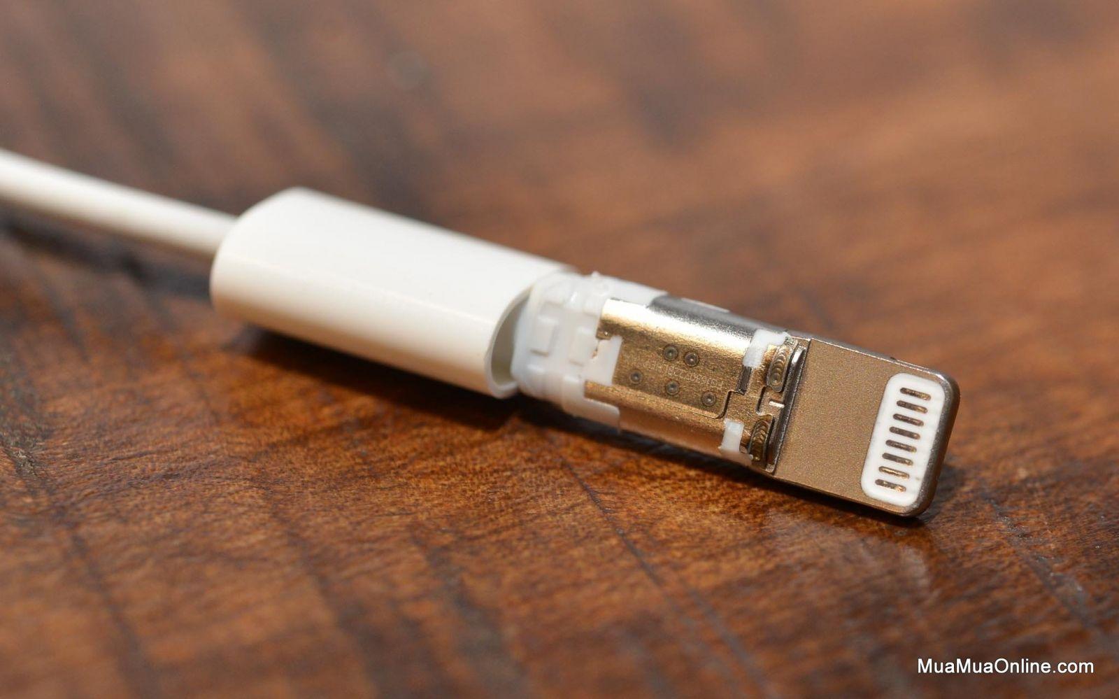 Adapter Chuyển Tai Nghe Iphone Từ Cổng Lightning Ra Jack 3.5mm