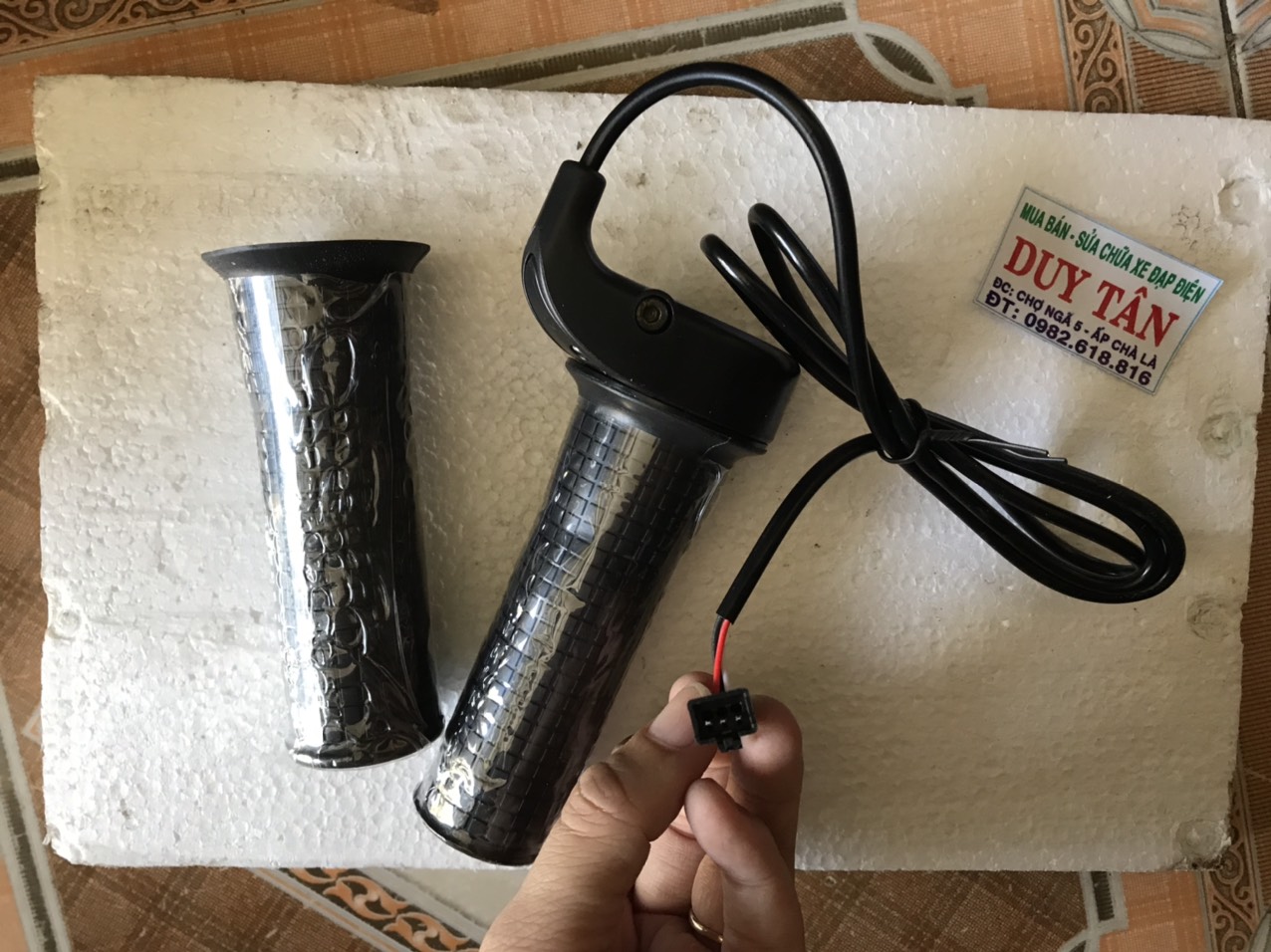 tay ga zin xe đạp điện