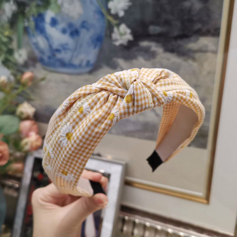 Cài tóc caro hoa cúc họa tiết cho nữ