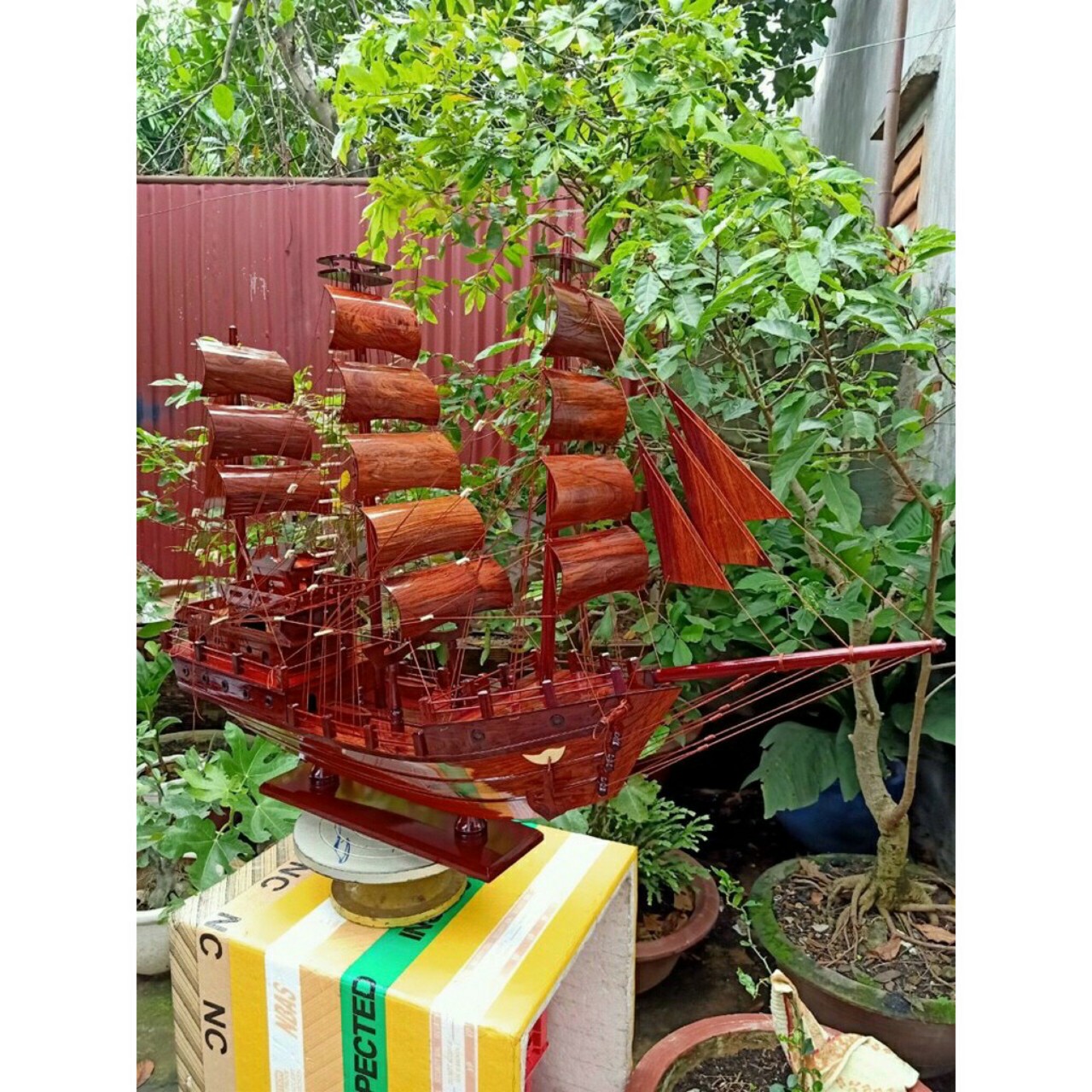 Thuyền gỗ hương - thuận buồm xuôi gió