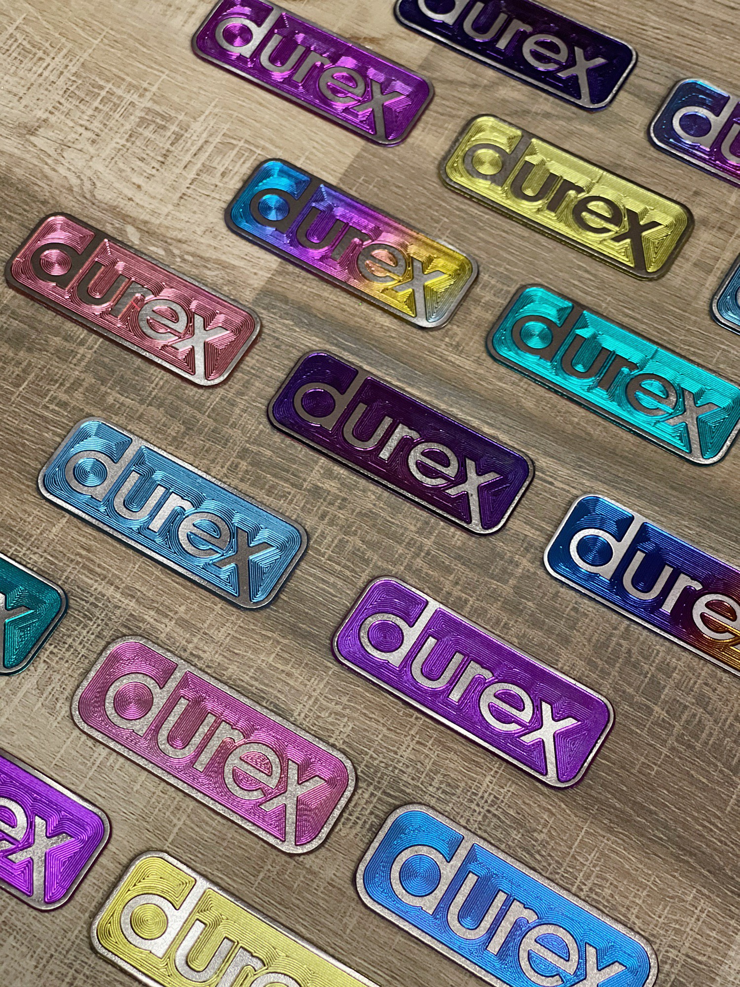 TEM TITAN LOGO DUREX (Màu ngẫu nhiên)
