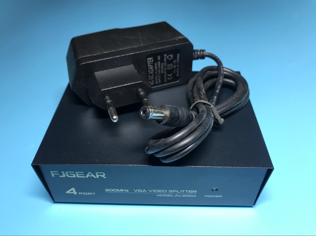 Bộ chia VGA 1 ra 4