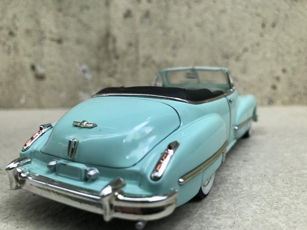 Mô hình xe cổ Cadillac Series 62 1947 - 1:32