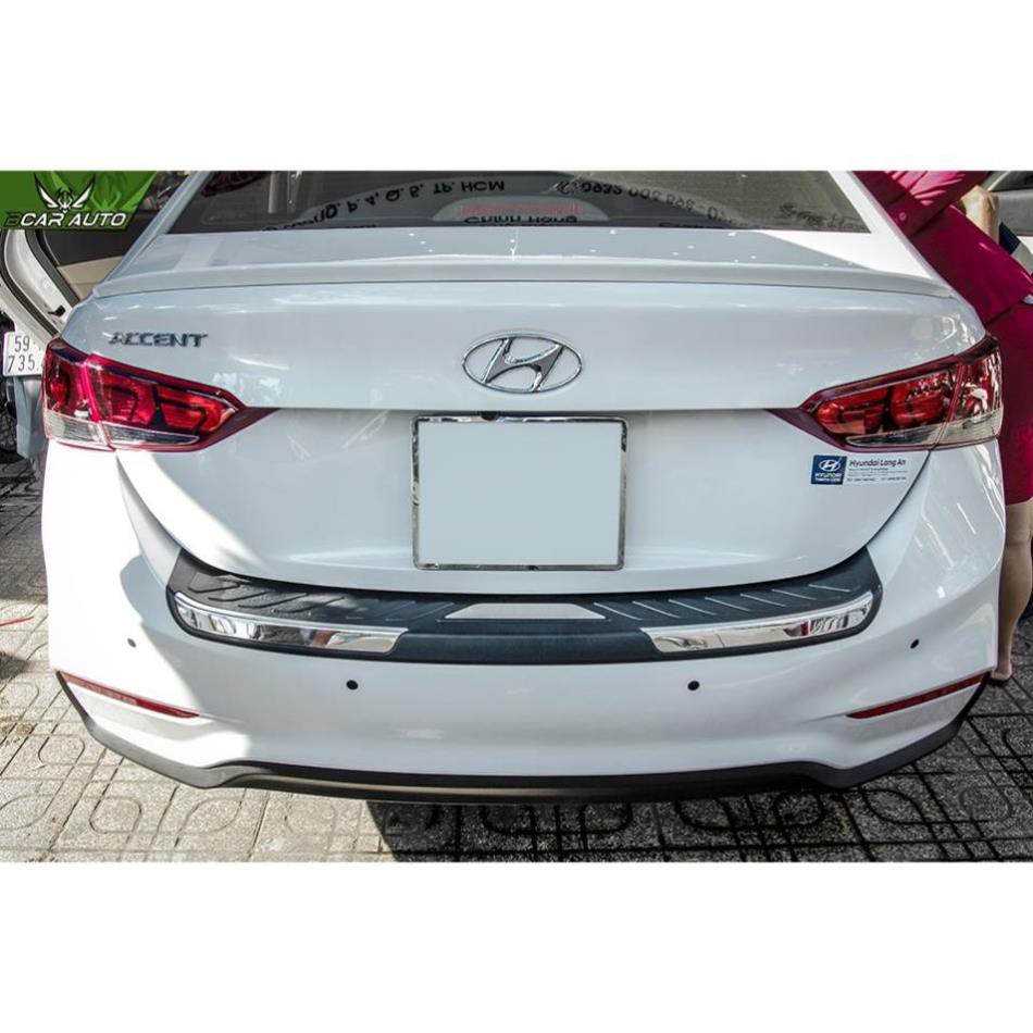 Nẹp chống trầy cốp sau xe Hyundai Accent, thiết kế thông minh, kiểu dáng hiện đại, chất lượng cao cấp, bền bỉ, dễ dàng sử dụng
