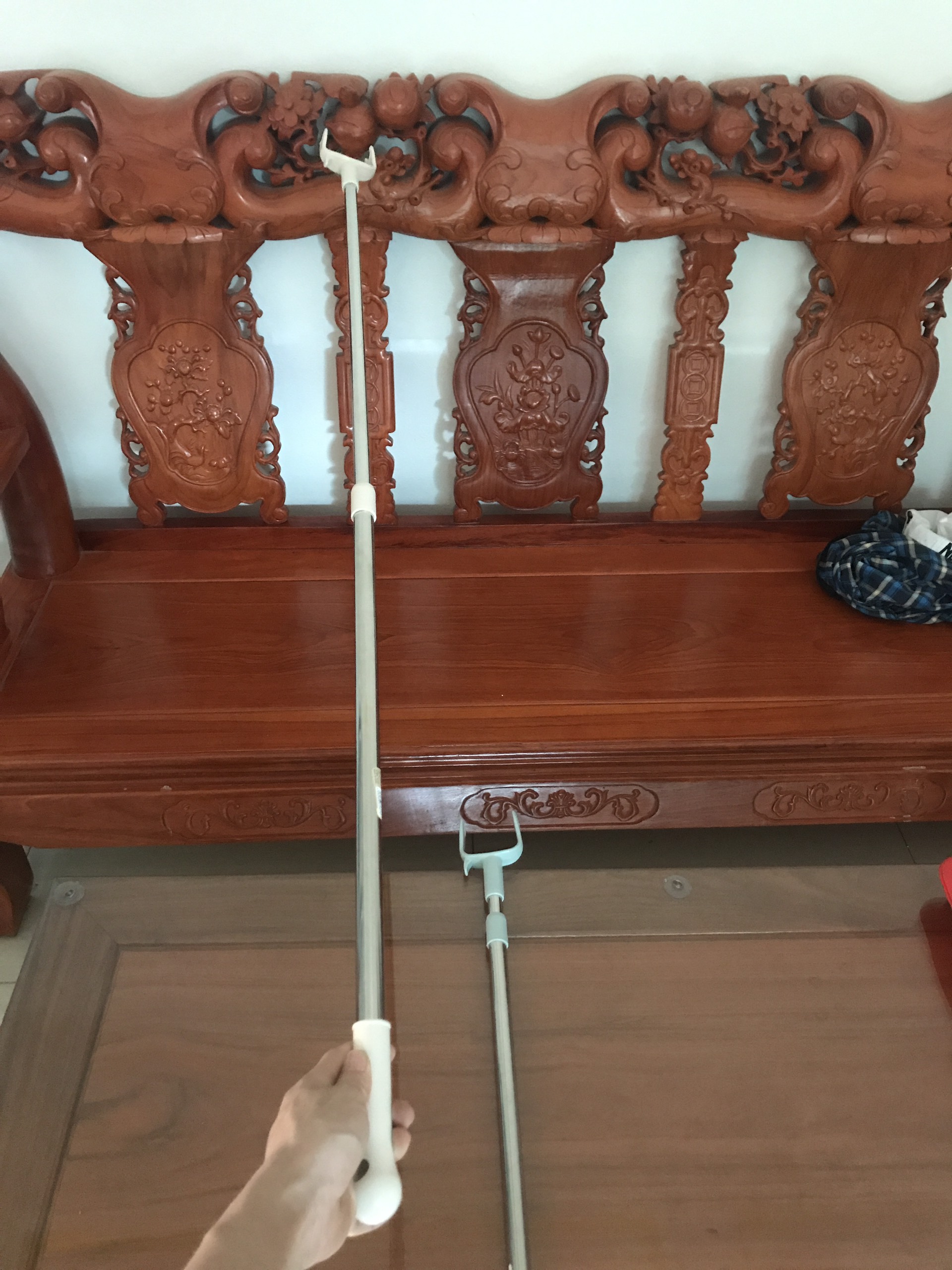 Gậy lấy đồ khều đồ - Cây phơi và lấy đồ móc treo quần áo inox