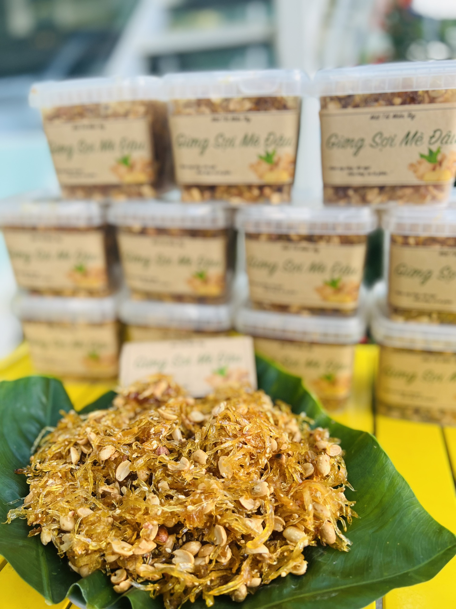 1KG (2 Hộp 500g) mứt gừng sợi mè đậu thơm ngon