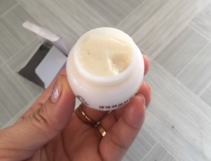 12 hộp kem trắng da
