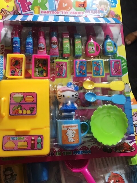 Đồ chơi cửa hàng bán đồ chơi mèo kitty