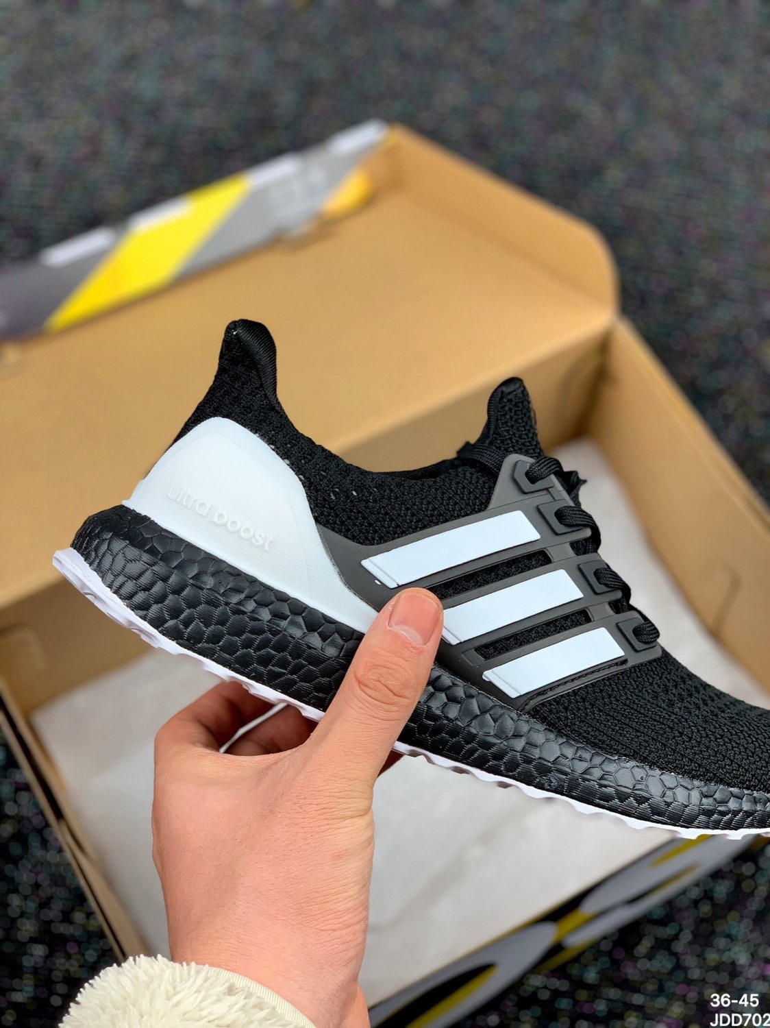 [HCM]GIÀY THỂ THAO ULTRABOOST 4.0 (ĐEN SỌC TRẮNG)