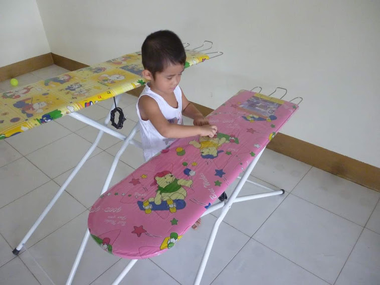 BÀN ỦI QUẦN ÁO KIỂU ĐỨNG