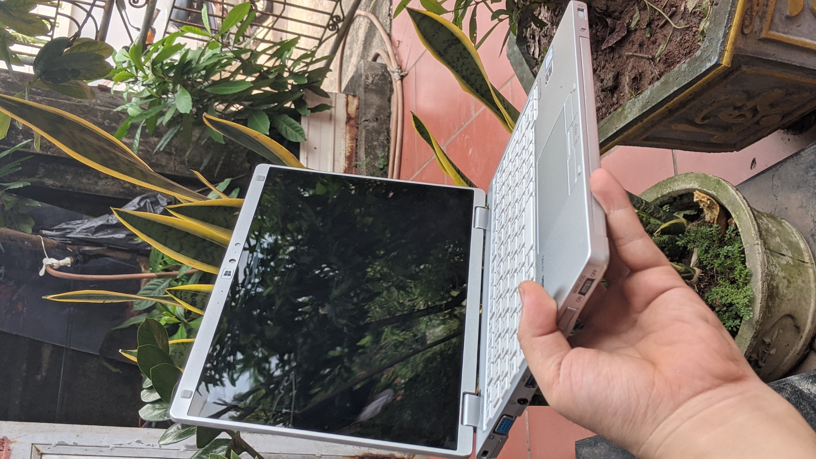 Laptop siêu sang siêu bền Nhật Bản Panasonic CF-RZ6