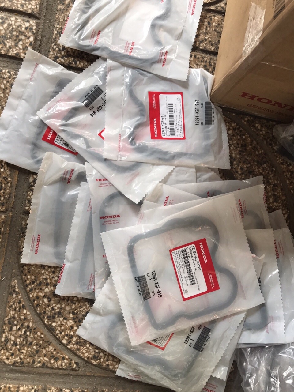 [HCM]Ron cao su đầu bò zin Sh ý