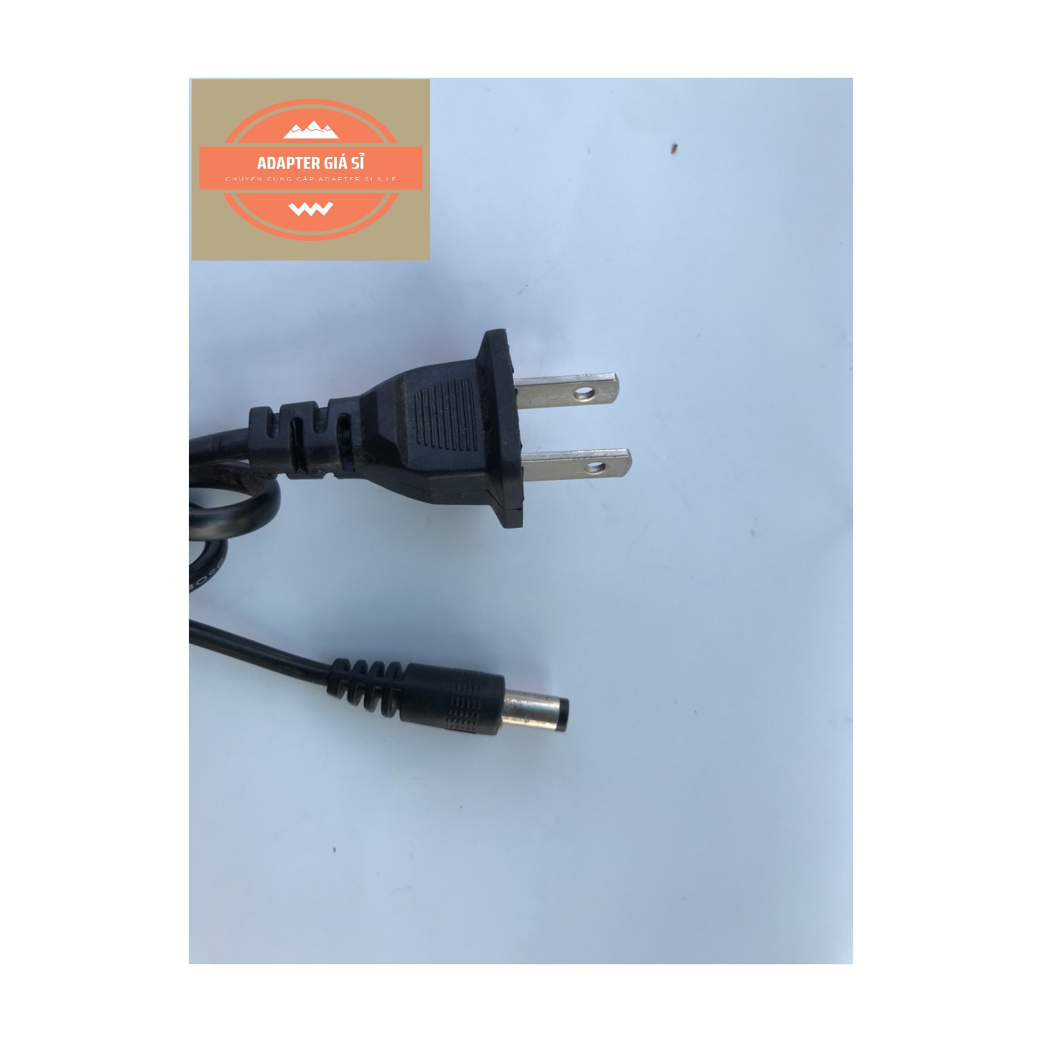 [HCM]Adapter nguồn 12V 2A móc treo cho camera ngoài trời