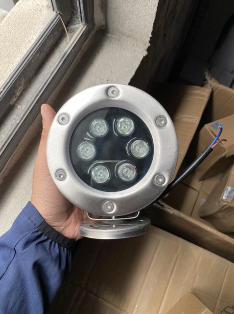 Đèn LED âm nước 6w chân đế