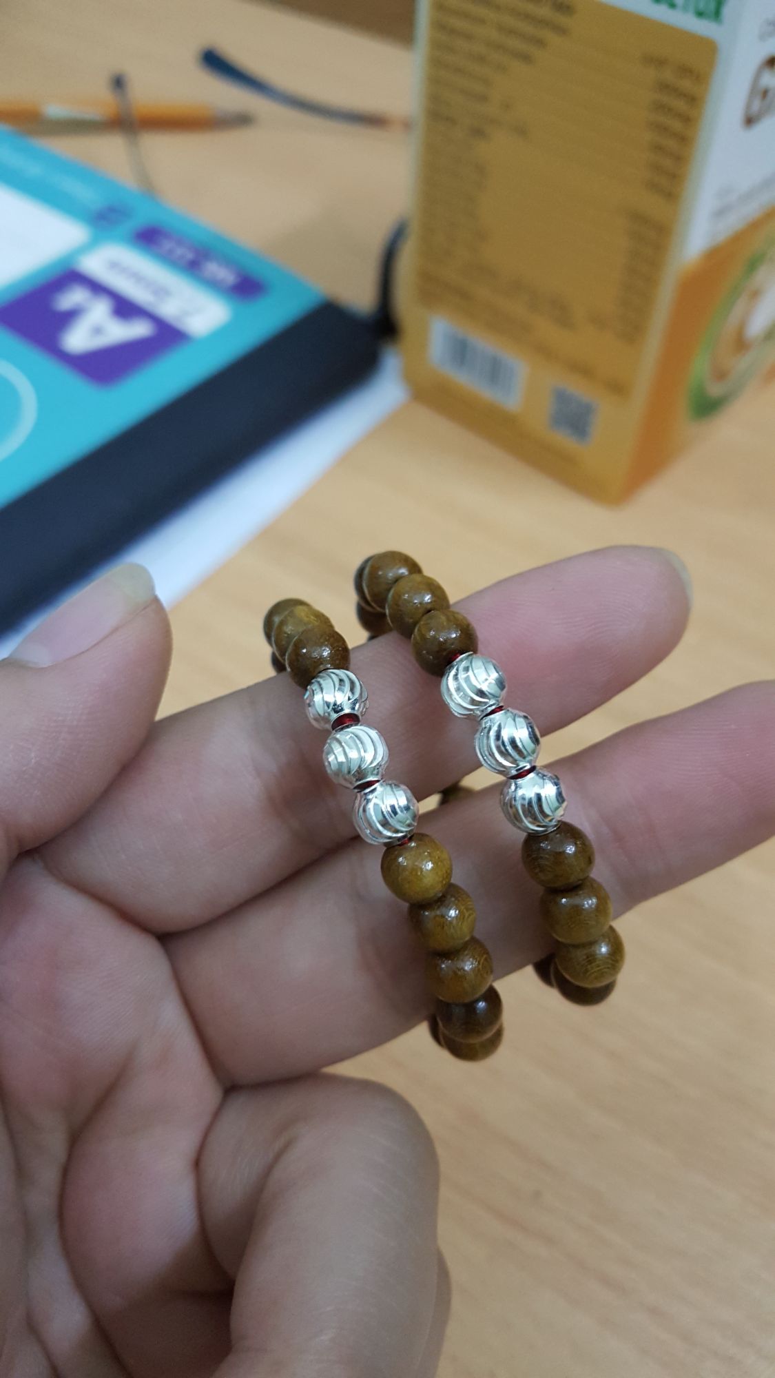 Vòng dâu tằm 3 bi bạc cho bé sơ sinh