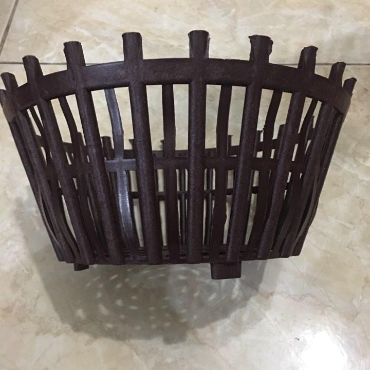 Combo chậu và vỏ thông trồng lan (2kg vỏ thông, 10 chậu lan giả gỗ fi 25, 10 móc kẽm treo chậu)