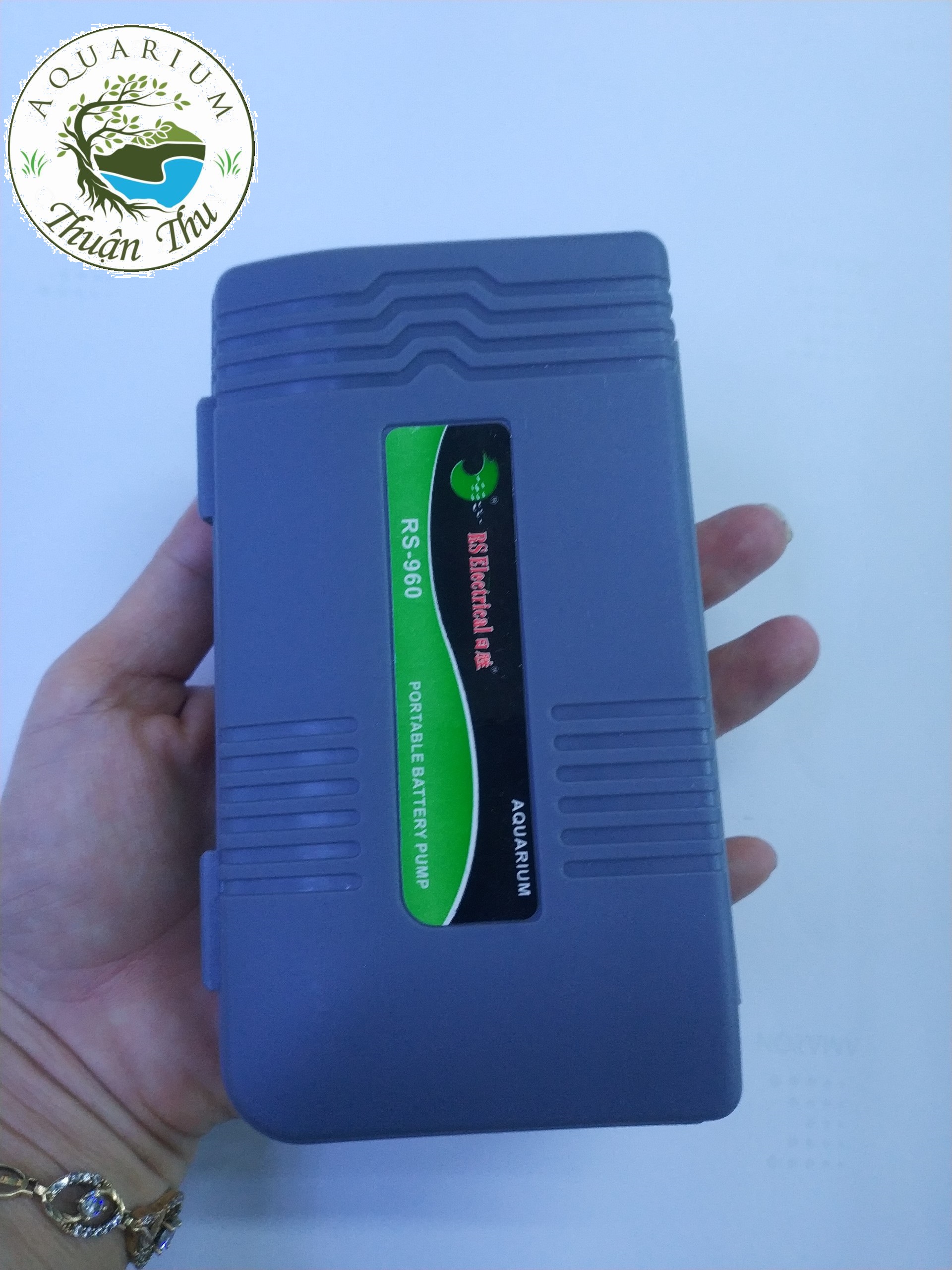 Máy sủi oxy RS Electrical RS - 960 chạy bằng pin