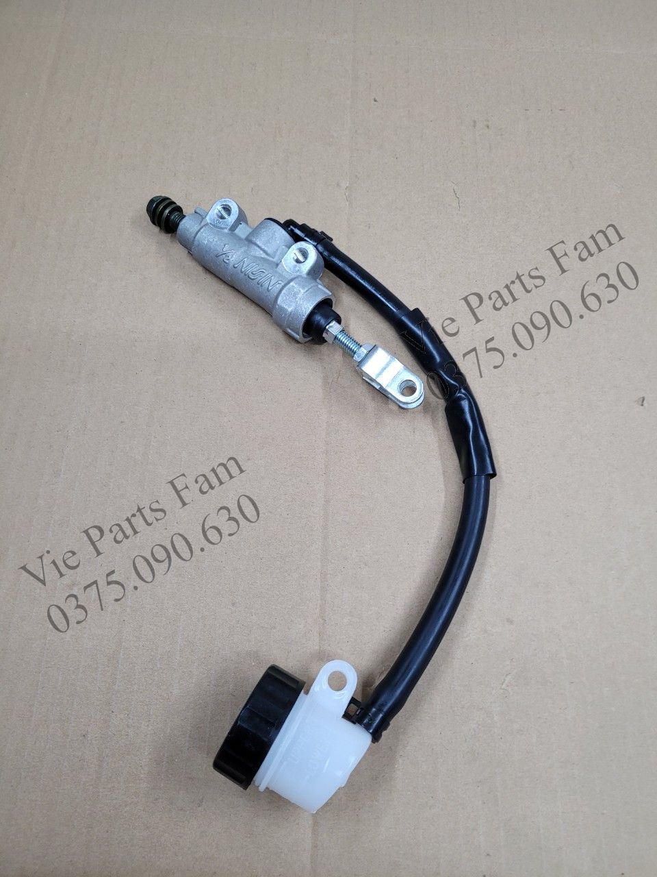 Ben đạp phanh/ thắng sau Suzuki Axelo (hàng tốt)