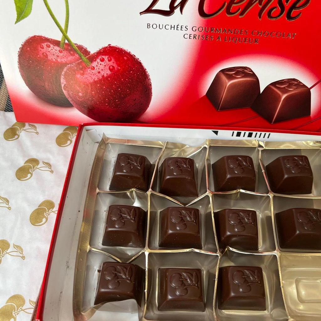 Socola rượu cherry La Cerise (1 hộp 165g)