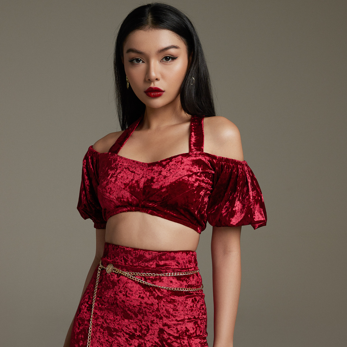 [NHẬP MÃ NOVFALAZSOCIAL02 GIẢM 40K ĐƠN 199K  ] Áo croptop Maybi ôm nhung tay phồng phối cột nơ