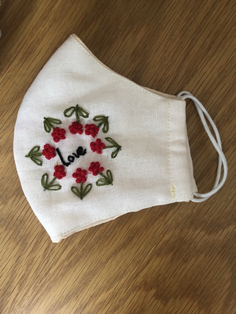 Khẩu trang thêu handmade