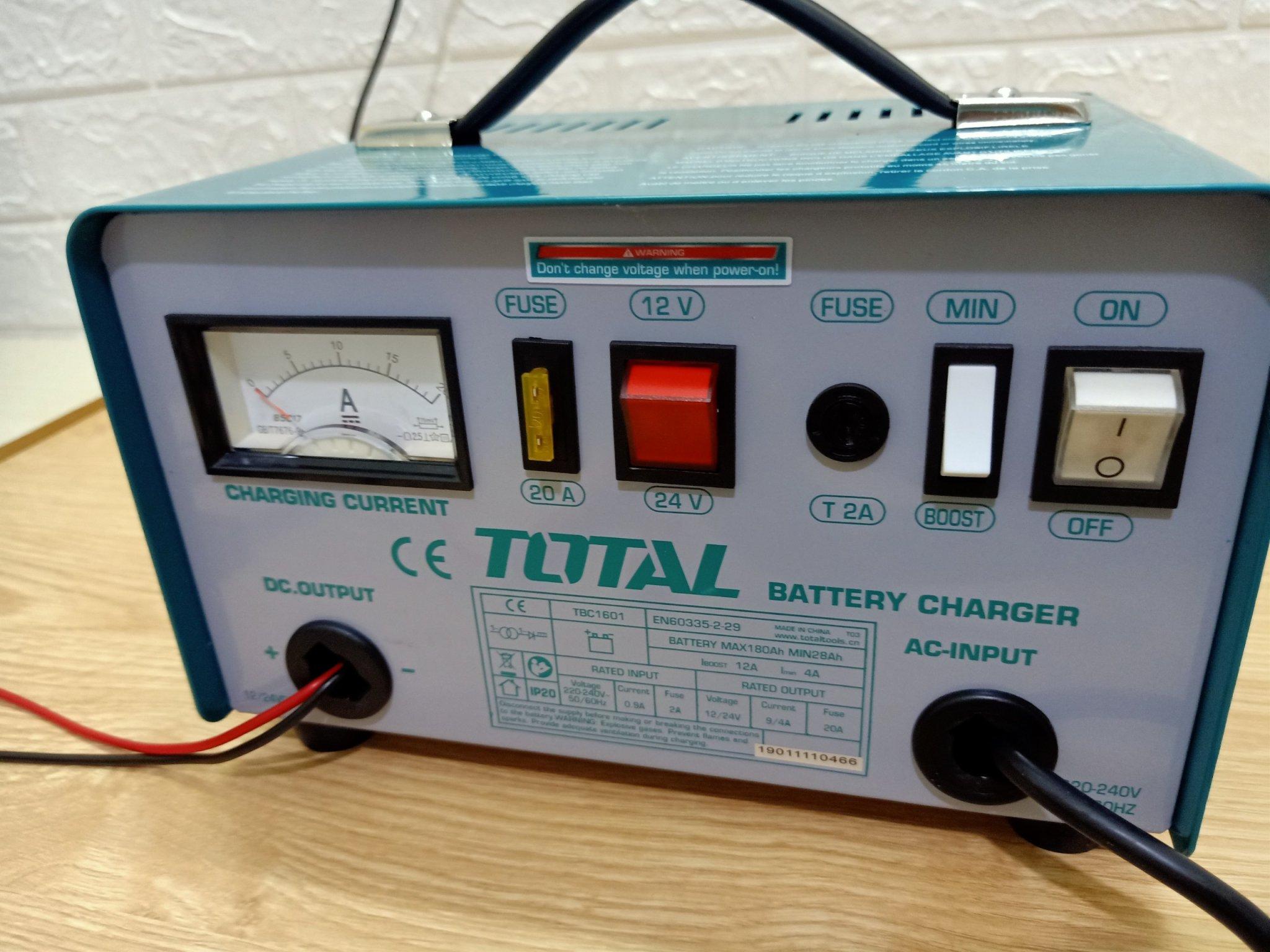 Máy sạc bình điện ắc quy Total TBC1601