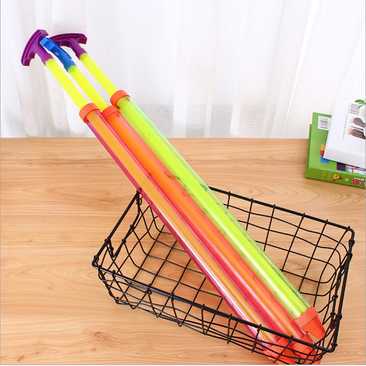 Gậy xịt phun nước cho bé